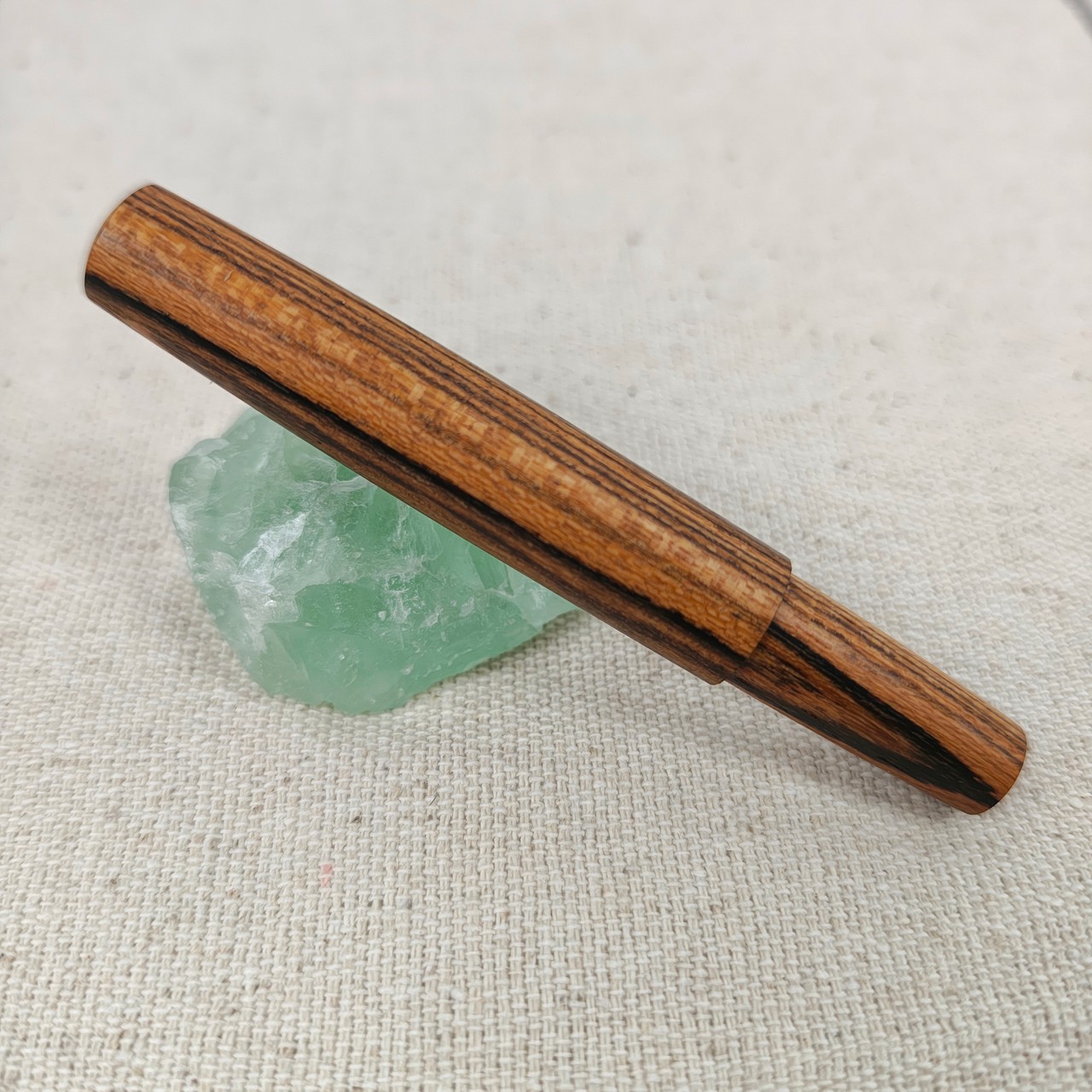 SIMEICHU XiaoZhuo Bocote / Golden Sandalwood Fountain Pen capped