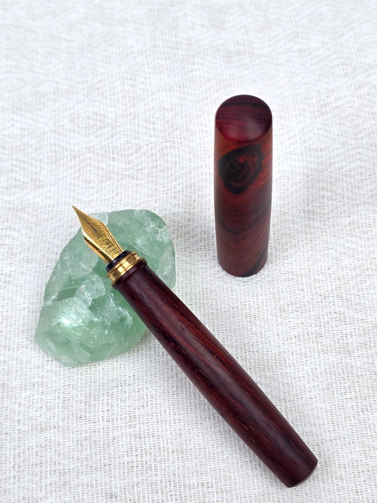 SIMEICHU XZ261009 Cocobolo Fountain Pen capped