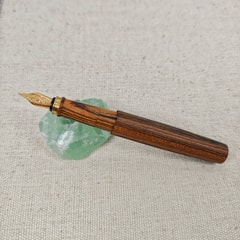 SIMEICHU XiaoZhuo Bocote / Golden Sandalwood Fountain Pen detail 3