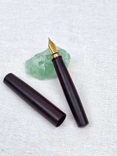 SIMEICHU XZ261106 African Sandalwood Fountain Pen capped