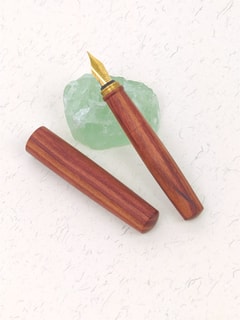 SIMEICHU XZ261305 Red Sandalwood Fountain Pen capped