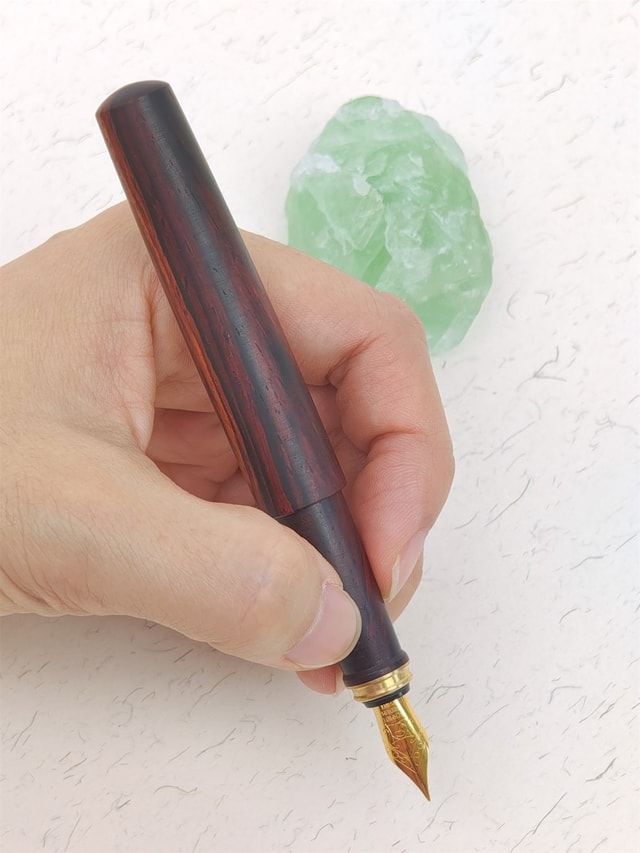 SIMEICHU XZ261304 Cocobolo Wood Fountain Pen capped