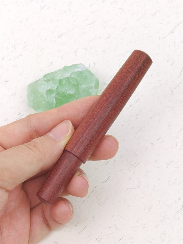 SIMEICHU XZ261307 Red Sandalwood Fountain Pen capped