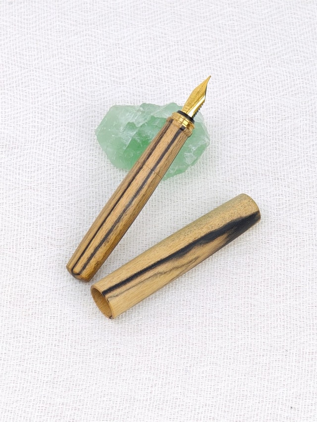 SIMEICHU XiaoZhuo Aligned Ebony Wood Fountain Pen capped