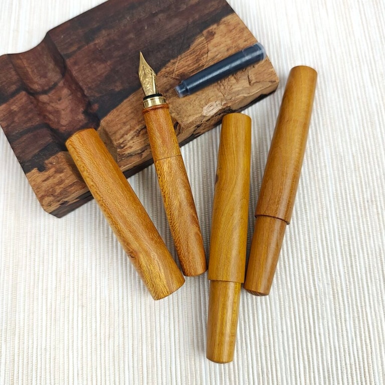 SIMEICHU Wood Knowledge article cover for Golden Wood Fountain Pens: The Warm Glow That Surprised Everyone