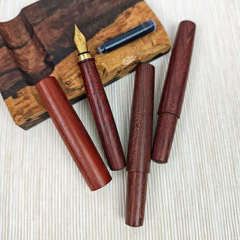 SIMEICHU Wood Knowledge article cover for Red Pterocarpus Fountain Pens: When Wood Grain Tells Your Story